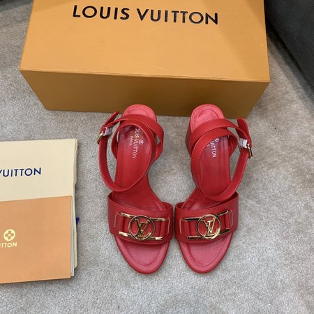 Louis Vuitton Grained calfskin with soft sheepskin inside