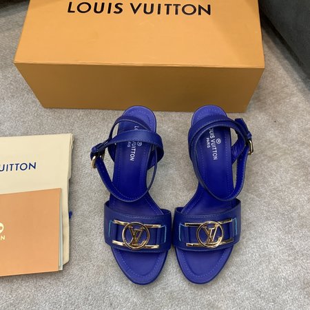 Louis Vuitton Grained calfskin with soft sheepskin inside