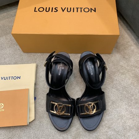 Louis Vuitton Grained calfskin with soft sheepskin inside