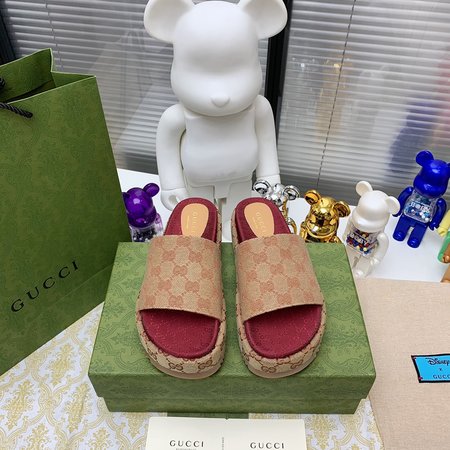 Gucci Slippers colorful GG fabric