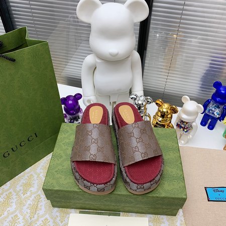 Gucci Slippers colorful GG fabric