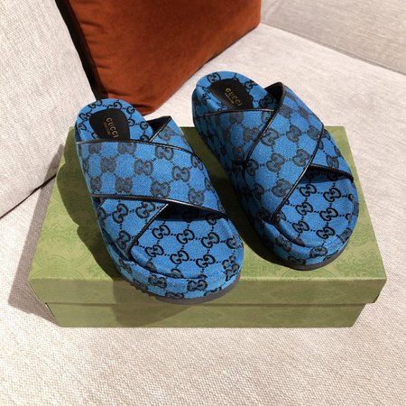 Gucci Slippers colorful GG fabric