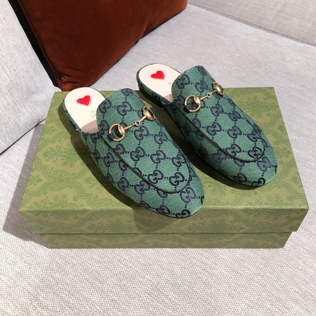 Gucci Embroidered fashion slippers