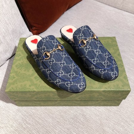 Gucci Embroidered fashion slippers