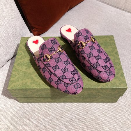 Gucci Embroidered fashion slippers