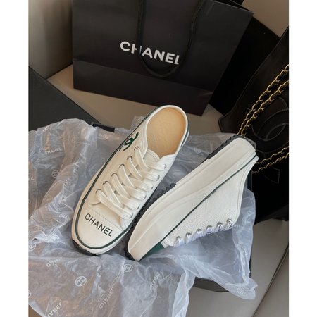 Chanel New casual canvas sneakers