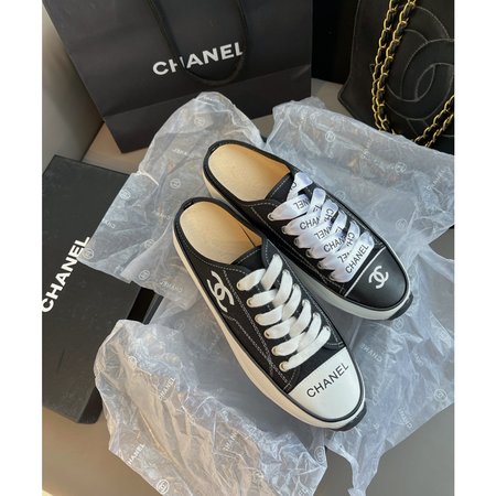 Chanel New casual canvas sneakers