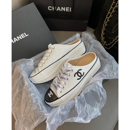 Chanel New casual canvas sneakers