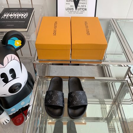 Louis Vuitton Couple LV slippers