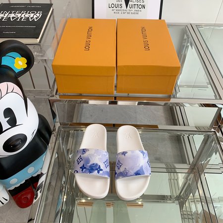 Louis Vuitton Couple LV slippers