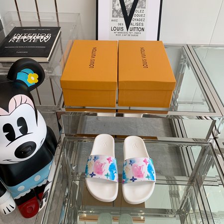 Louis Vuitton Couple LV slippers