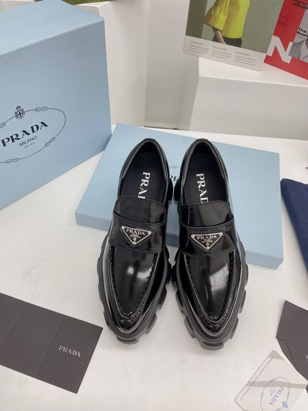 Prada Casual pointed toe women s heel height: 6cm