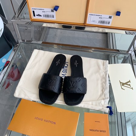 Louis Vuitton The latest platform slippers