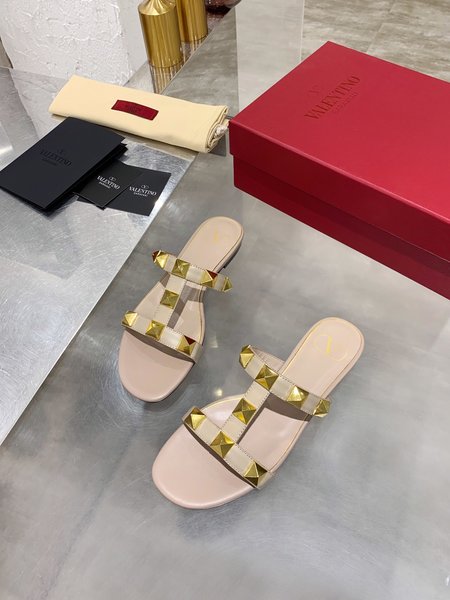 Valentino Hollow design with classic rivet block heel sandals