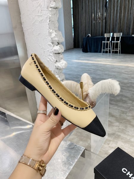 Chanel Pointed chain women s shoes soft sheepskin inner silk sheepskin