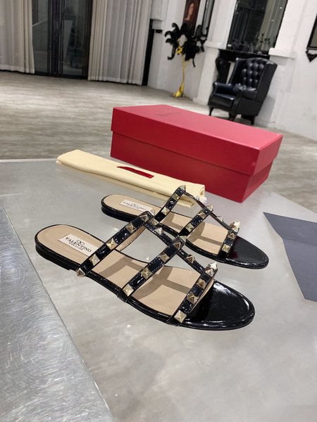Valentino Hollow design with classic rivet block heel sandals