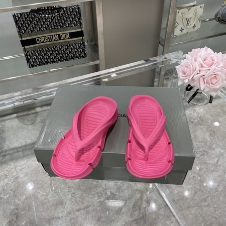 Balenciaga flip flops