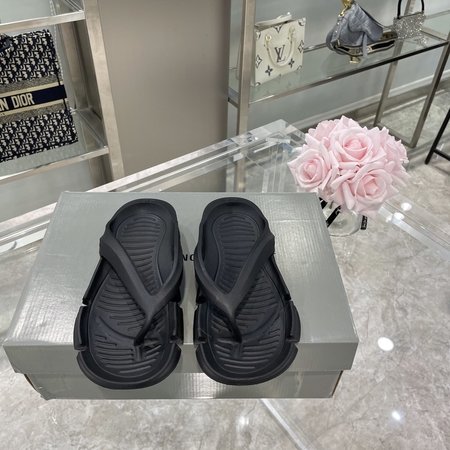 Balenciaga flip flops