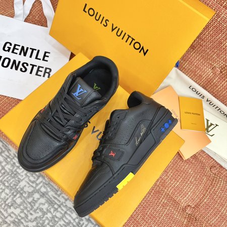 Louis Vuitton Trainer Grained calfskin