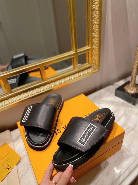 Louis Vuitton Platform slippers Monogram