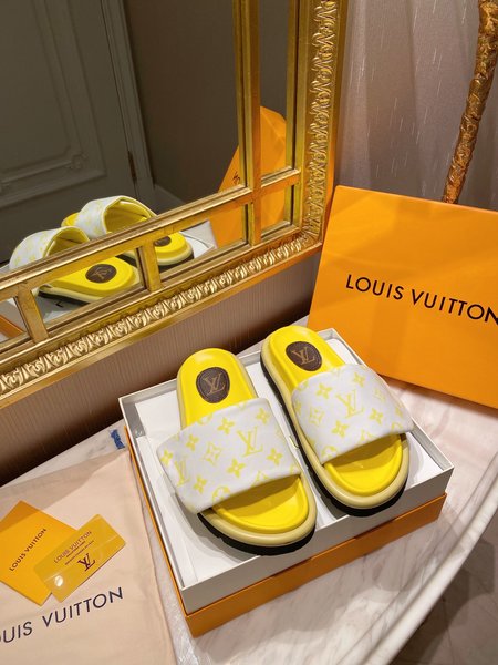 Louis Vuitton Platform slippers Monogram