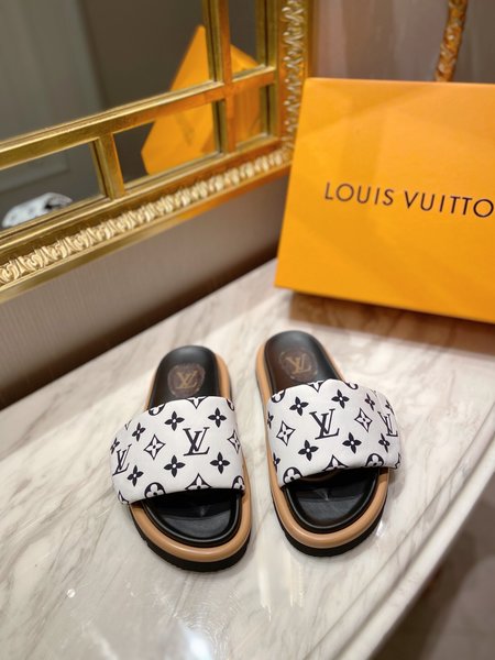 Louis Vuitton Platform slippers Monogram