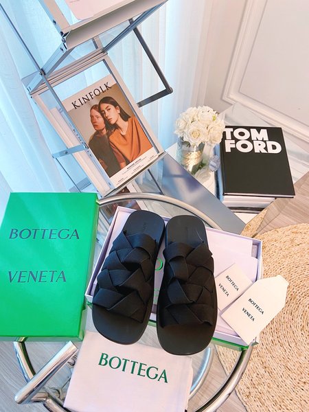 Bottega Veneta slippers sandals