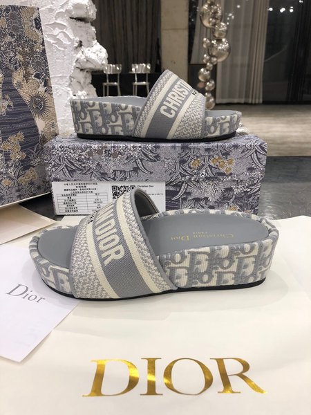 Dior Letter embroidered platform slippers