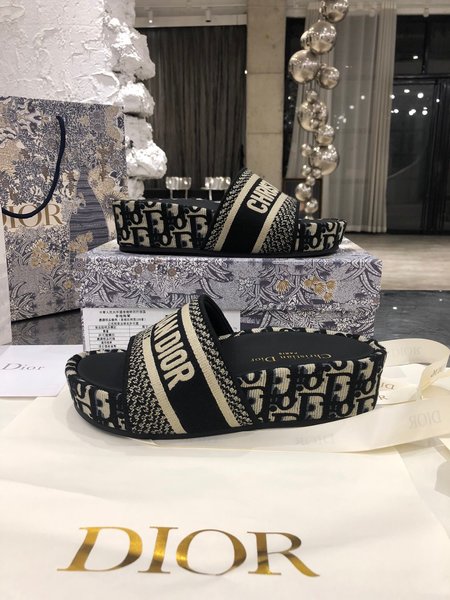 Dior Letter embroidered platform slippers