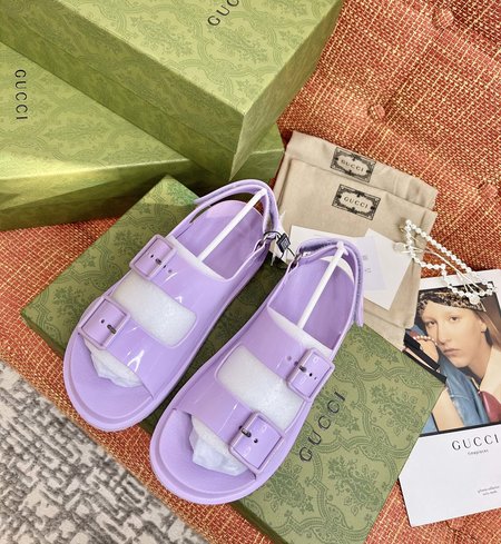 Gucci The 2021ss GUCC* counter synchronizes the latest summer jelly sandals——————————————- What can’t be rejected in summer is candy-colored jelly sho