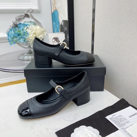 Chanel Square-toed Mary Jane mid-heel women s shoes in patent leather with sheepskin lining and heel height: 4.5cm