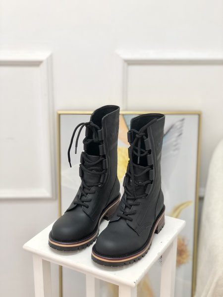 Dior Martin boots DIOR-ID decorated with exquisite details of the boots