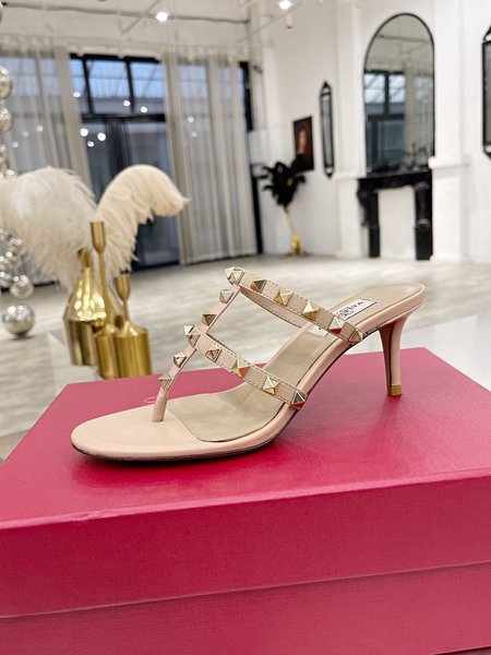 Valentino Hollow design with classic rivet high-heeled sandals