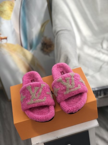 Louis Vuitton Wool slippers