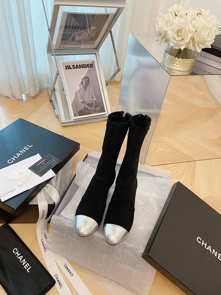 Chanel Pearl series booties with a heel height of 7.5cm