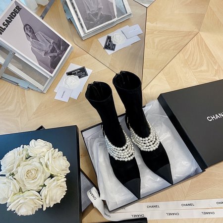 Chanel Pearl series booties with a heel height of 7.5cm