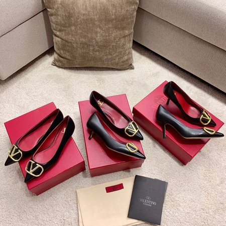 Valentino Pointed toe sheepskin women s shoes V-buckle sheepskin heel height: 1cm, 4cm, 7.5cm