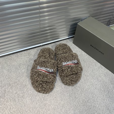 Balenciaga Flat-bottomed wool slippers, lamb wool