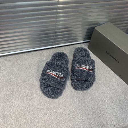 Balenciaga Flat-bottomed wool slippers, lamb wool