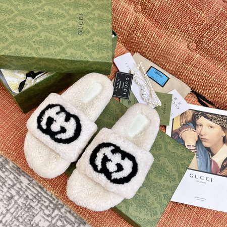 Gucci Platform Furry Slippers with GG Wool LOGO Pattern