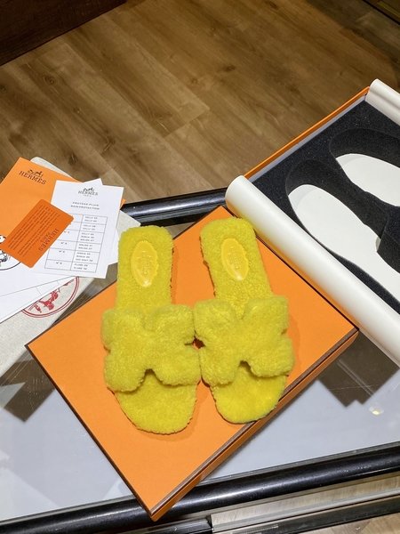 Hermes Teddy bear Oran fur slippers