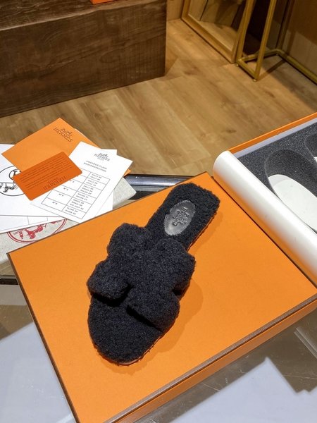 Hermes Teddy bear Oran fur slippers