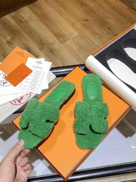 Hermes Teddy bear Oran fur slippers