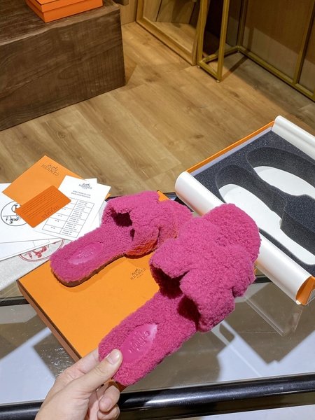 Hermes Teddy bear Oran fur slippers