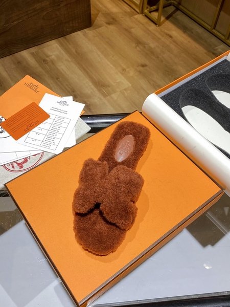 Hermes Teddy bear Oran fur slippers