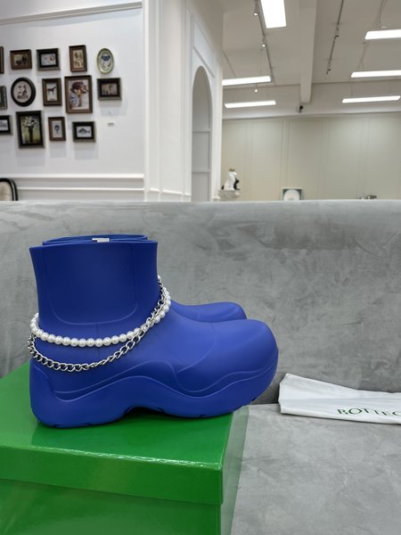 Bottega Jelly color series chain boots stamped logo