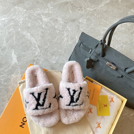 Louis Vuitton Wool slippers