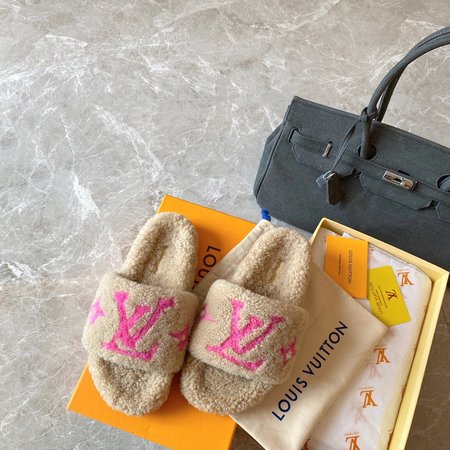 Louis Vuitton Wool slippers