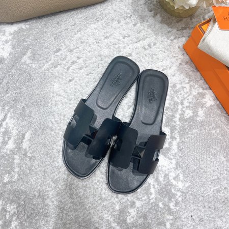 Hermes Leather slippers with rivets