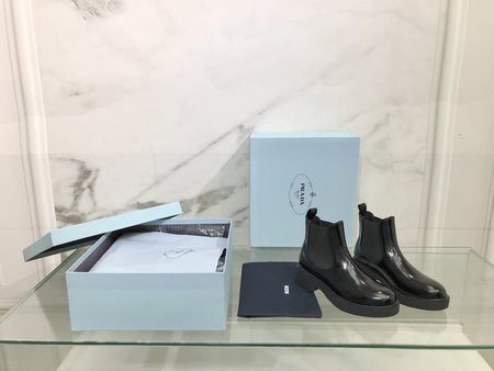 Prada 330 rada 2021 Prada winter new elastic short boots with a height of 12cm, a sheepskin lining, a hot-printed logo on the sole, an integrated rubb